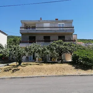  Apartman Tina