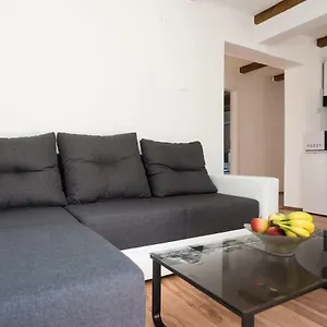 https://apartment-antonio-vir.hotelinzadar.com