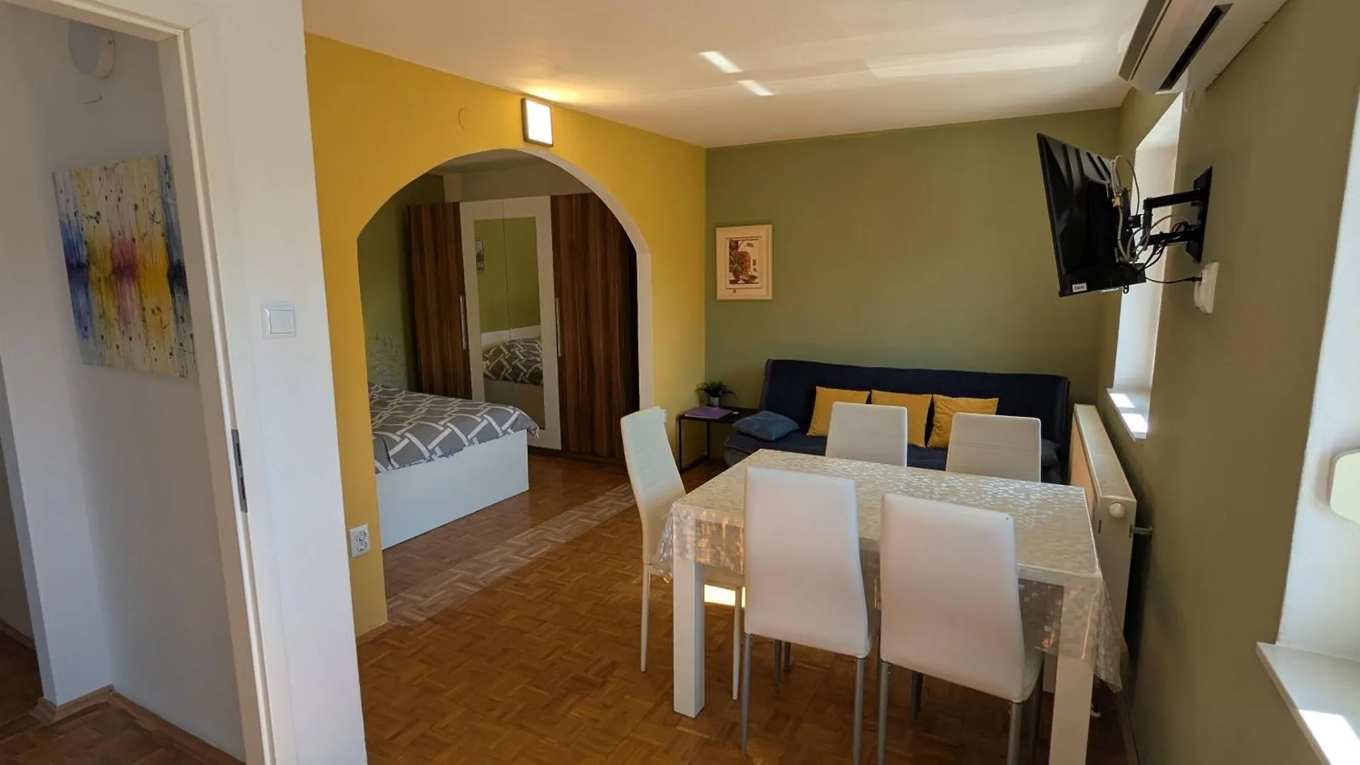 Apartments Kety - Central Heating Crikvenica 0*,  Kroatien